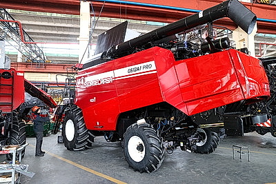 Идеал белорусской женщины, кадровый вопрос, развитие экономики. О чем говорил глава ЦИК с коллективом \"Гомсельмаша\"