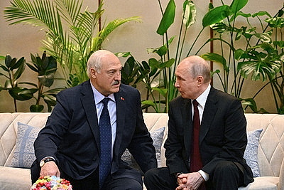 Лукашенко и Путин проводят встречу на полях саммита ЕАЭС в Астане