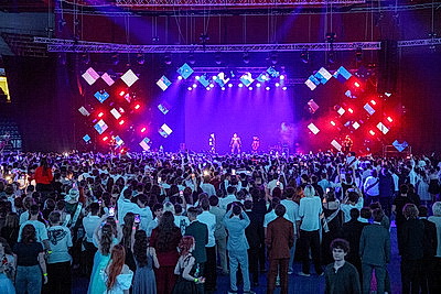 Ярко и красочно в Беларуси прошли выпускные вечера