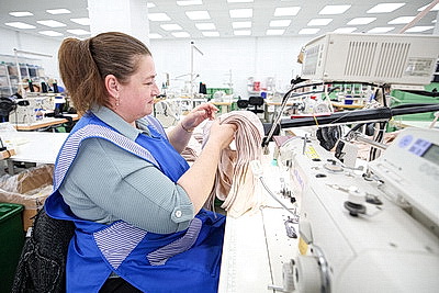 На Докшицкой швейной мануфактуре изготавливают 350 тыс. корсетных изделий в год