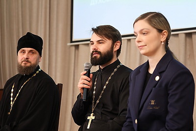 Открытый диалог о семейных ценностях. В Минске прошла встреча с молодежью проекта \"Сила слова\"