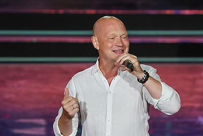 До самого рассвета пел и танцевал зал на концерте \"Золотой хит\" в Витебске