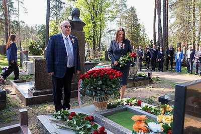 Руководство и судьи Верховного Суда почтили память Героя Советского Союза Марии Осиповой в Минске
