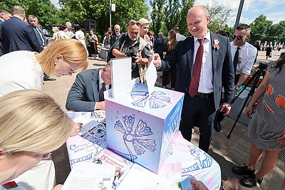 Выставка БЕЛТА \"35 мгновений фестиваля\" открылась в Витебске