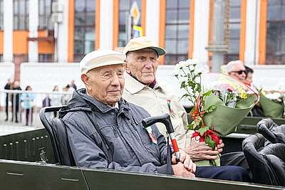 Радостно, трепетно, масштабно празднуют День Победы в Бресте