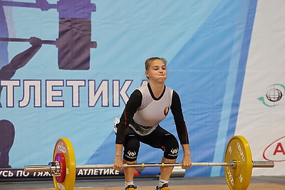 Более 140 сильнейших спортсменов принимают участие в чемпионате Беларуси по тяжелой атлетике в Могилеве