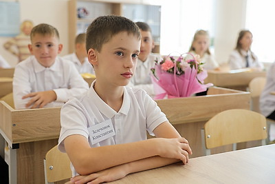 Здесь удобно расти и учиться. Новая современная школа встретила учеников в Ченках Гомельского района