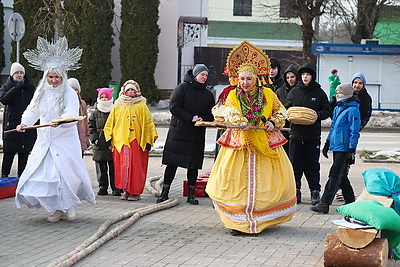 С размахом, звучно и вкусно. Как отпраздновали Масленицу жители Берестовицкого района