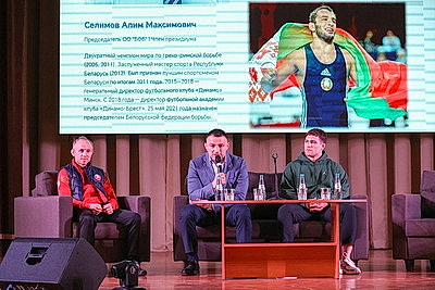 Чемпион мира по греко-римской борьбе провел встречу с суворовцами