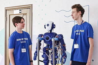 Диалоговая площадка \"Женщина в профессии: учим сердцем, вдохновляем примером\" прошла в гимназии №13 Минска