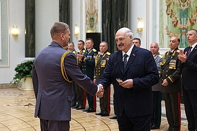 Лукашенко: по-настоящему суверенной может быть только страна с хорошо вооруженной и преданной армией