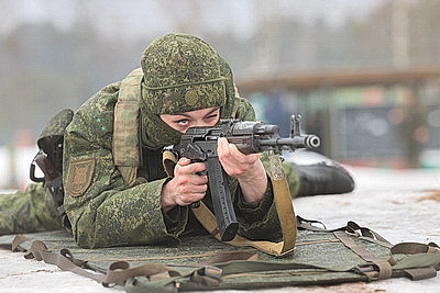 Контрольные стрельбы сдают военнослужащие 11-й отдельной мехбригады