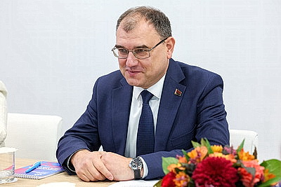 Главная тема - промышленное сотрудничество. Каранкевич встретился с руководителями делегаций регионов РФ