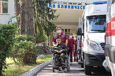 Десять российских военных после обмена подлечились в Гомеле и отправились домой