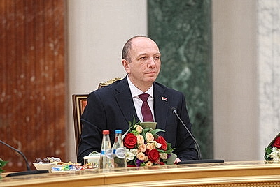 Лукашенко вручил дипломы доктора наук и аттестаты профессора