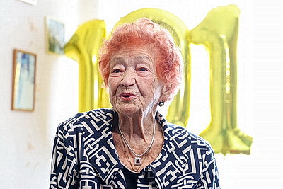 Кочанова поздравила ветерана ВОВ Ядвигу Еробкину с 101-летием