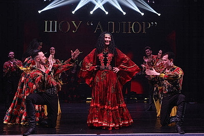 Сольный концерт коллектива \"Аллюр\" прошел на сцене Молодежного театра эстрады