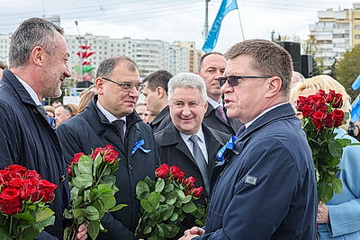 Праздник труда начался с возложения цветов к стеле \"Минск - город-герой\"