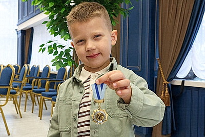 \"Забота о семье - одновременно большой труд и радость\". Восьми брестчанкам вручили орден Матери