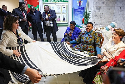 Парламентская делегация Зимбабве посетила РНПЦ \"Мать и дитя\" и МТЗ