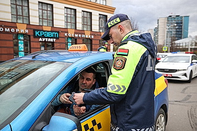 Нарушений ПДД со стороны такси стало меньше. Как прошел рейд ГАИ в Минске