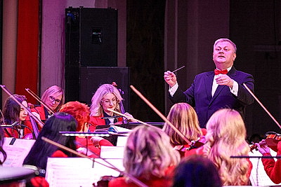 Музыка, объединившая поколения: оркестр имени Финберга переосмыслил хиты из советских фильмов