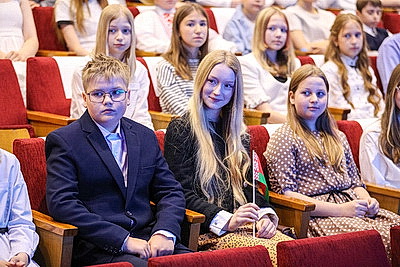 Свыше 200 рисунков и сочинений о Родине. Победителей конкурса \"Юный патриот\" объявили в Минске