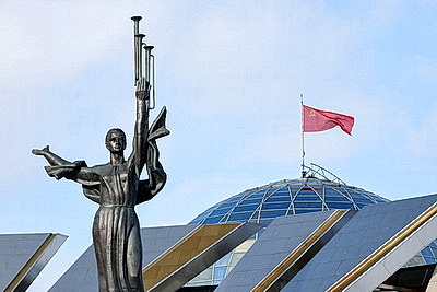 Нагрудный знак \"Бойцу Красной гвардии и Красному партизану\" представили в Музее истории ВОВ