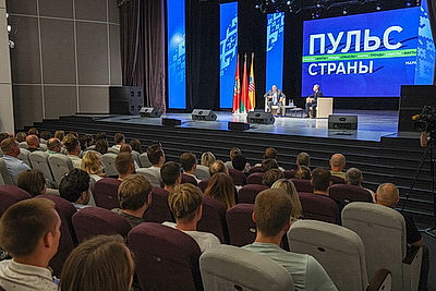 Информационные вбросы, ИИ, военная безопасность и международное сотрудничество. В Солигорске прошла встреча с Марковым