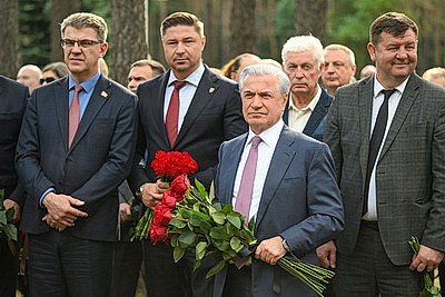 Памятник легендарному спортсмену Александру Медведю открыли на Восточном кладбище в Минске