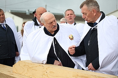 Лукашенко совершил рабочую поездку в Петриковский район