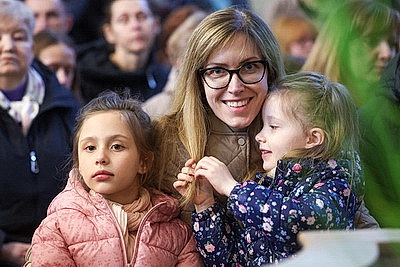 Католические верующие отмечают Чистый четверг