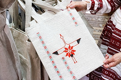 Дизайнерский наряд с кодом предков. Костюмы Малоритского строя вписались в современный гардероб