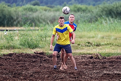 \"Споровские сенокосы\". Адреналин от косьбы и футбола на болоте