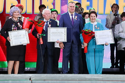 Праздничные концерты и акция \"Споем гимн вместе!\" прошли в регионах Беларуси