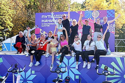 Проект \"Спорт для всех\" завершил сезон вечеринкой в стиле 2000-х