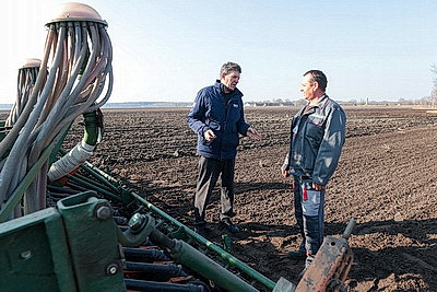 Как спутниковая навигация повышает шансы на богатый урожай уже в посевную