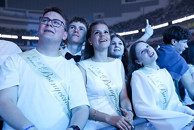 Шоу-круиз \"По волнам Минского моря\". \"Последний звонок\" для выпускников столицы прошел в \"Минск-Арене\"