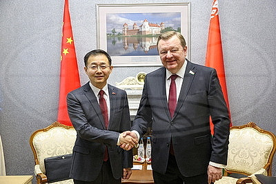 Сверить часы во всепогодном партнерстве. Алейник встретился с послом Китая в Беларуси