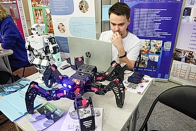 Помочь выбрать путь в профессию: выставка для абитуриентов \"Образование и карьера\" открылась в Минске