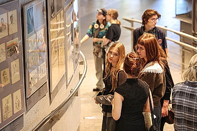 Творили в окопе и на привале. Выставка фронтового рисунка открылась в Минске