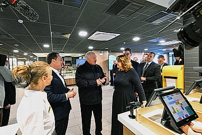 Лукашенко посетил один из ресторанов сети \"Мак.бай\"