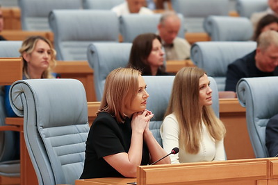 Представители бизнеса посетили с экскурсией Дворец Независимости