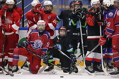Легенды хоккея провели мастер-класс для участников турнира \"В основании будущего\"