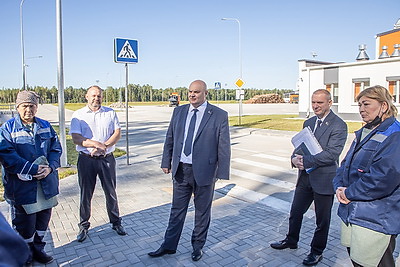 Кочанова посетила предприятие в Новополоцке, где работают трудовые мигранты из Узбекистана
