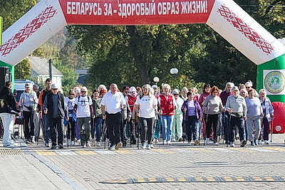 Республиканский марафон по скандинавской ходьбе объединил почти 750 человек в Могилевской области