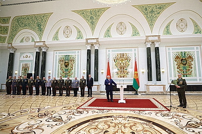 Праздник тех, кто является оплотом мира и стабильности. Лукашенко про День защитников Отечества и ВС