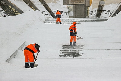 В Минске более 180 единиц техники и свыше 1,5 тысячи человек ликвидируют последствия снегопада