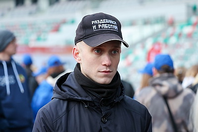 Олимпийские чемпионы провели зарядку для 3,5 тыс. студентов на минском стадионе \"Динамо\"