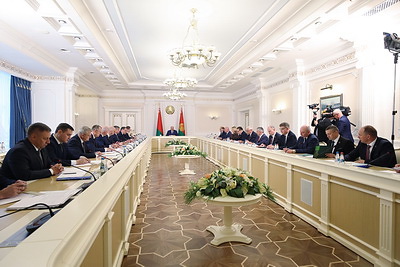 Лукашенко собрал совещание с руководством Совмина
